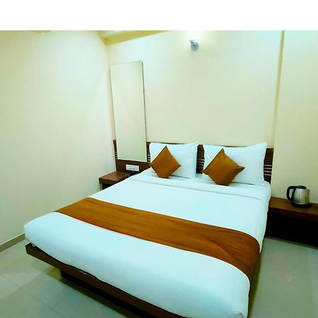 Sai Srushti By Neem Square Hotel Shirdi Buitenkant foto