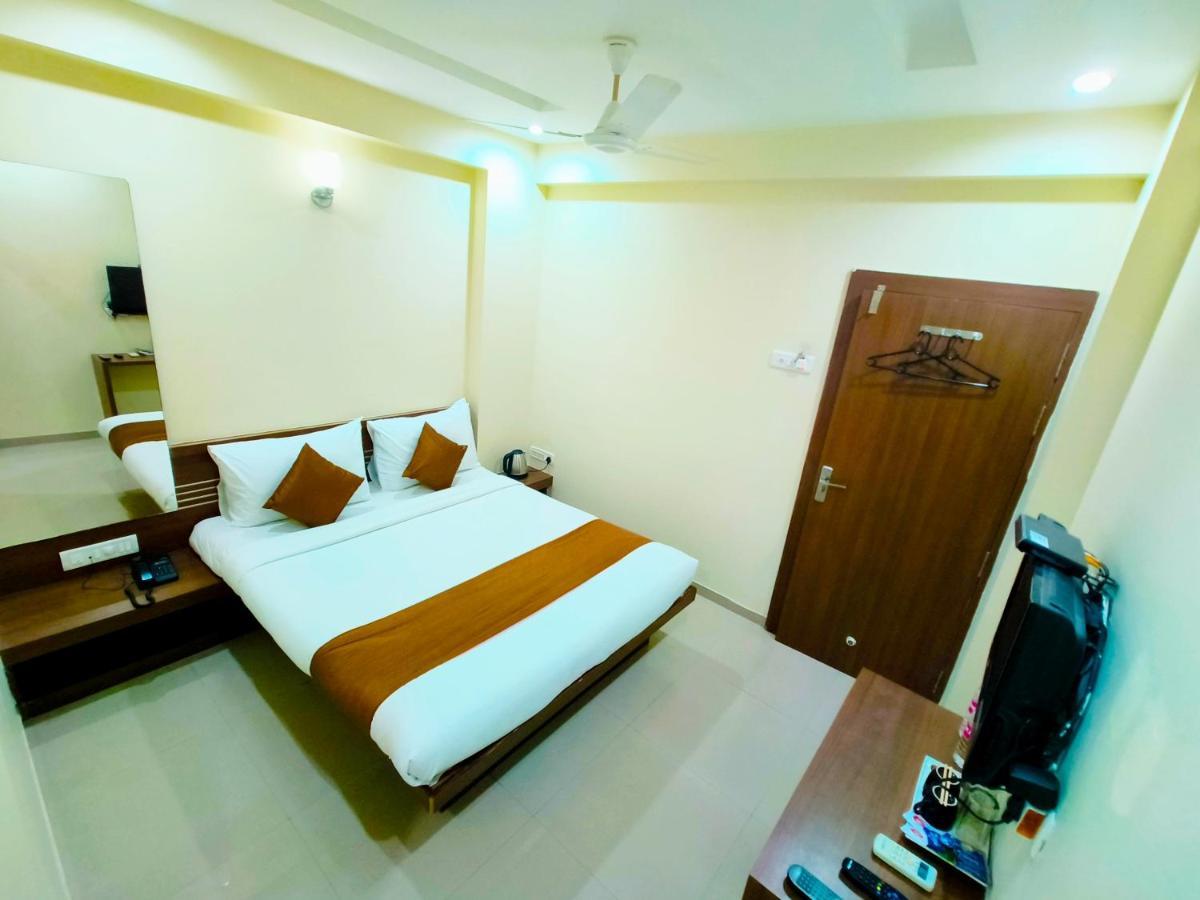 Sai Srushti By Neem Square Hotel Shirdi Buitenkant foto