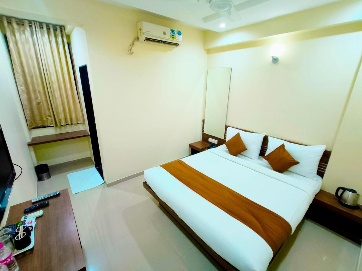 Sai Srushti By Neem Square Hotel Shirdi Buitenkant foto