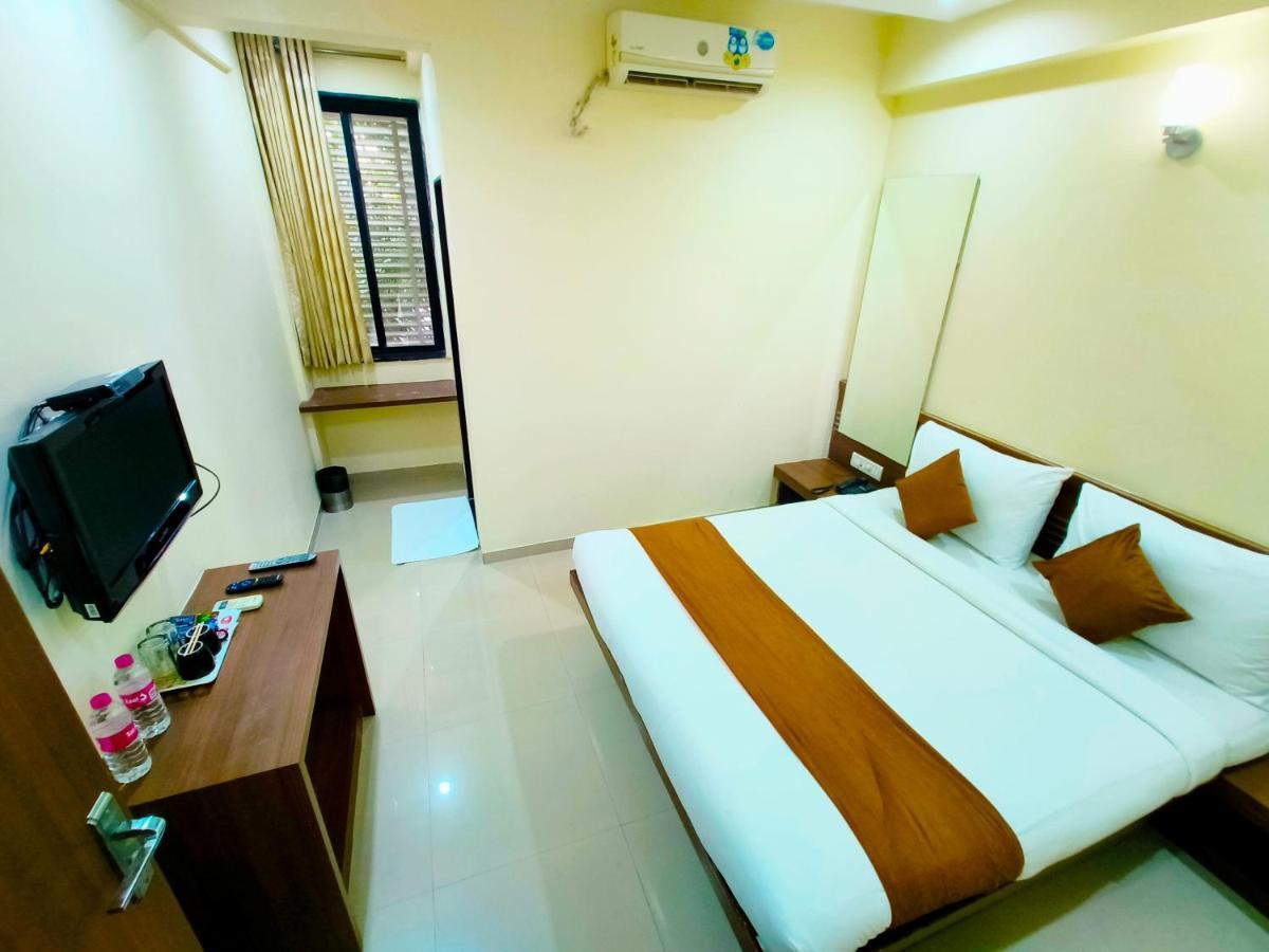 Sai Srushti By Neem Square Hotel Shirdi Buitenkant foto