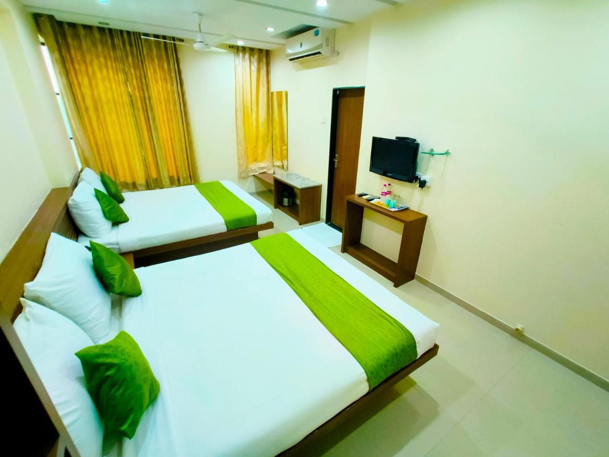 Sai Srushti By Neem Square Hotel Shirdi Buitenkant foto