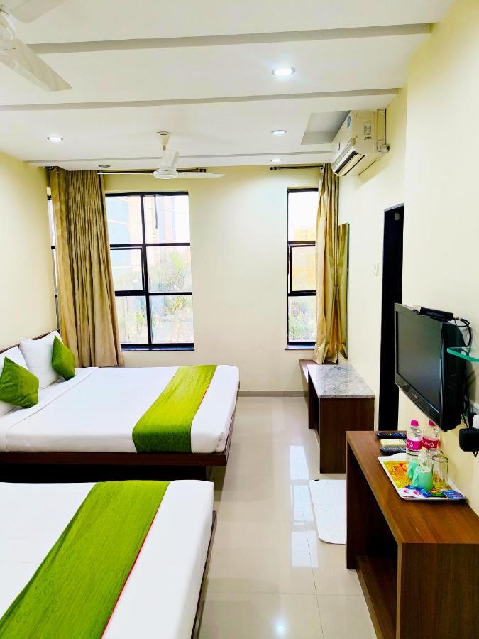 Sai Srushti By Neem Square Hotel Shirdi Buitenkant foto