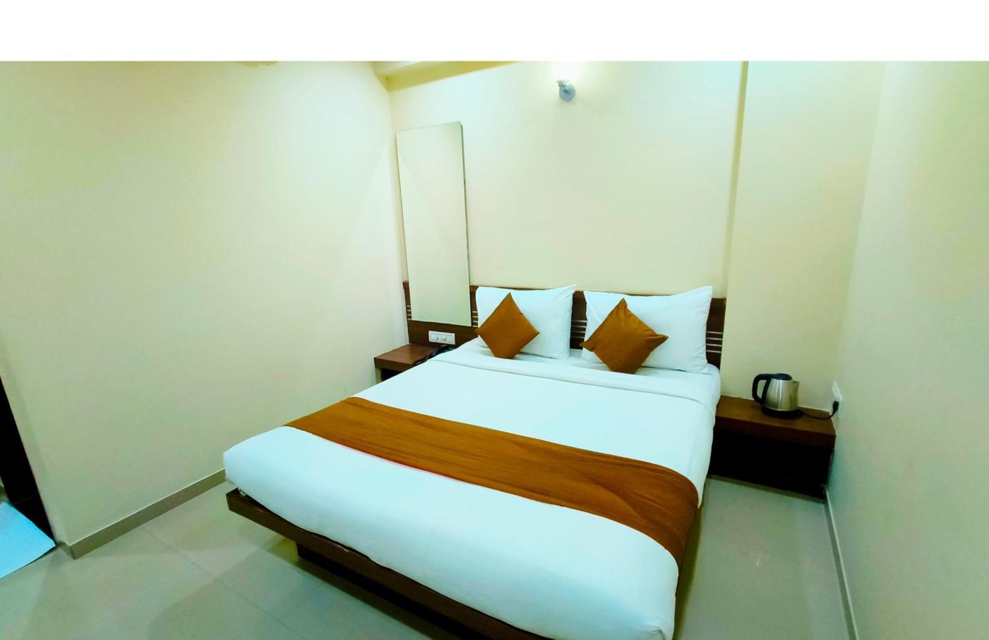Sai Srushti By Neem Square Hotel Shirdi Buitenkant foto